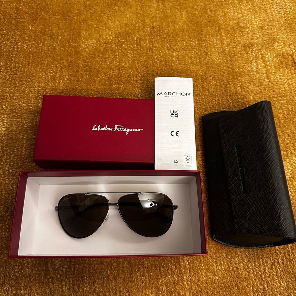 Salvatore Ferragamo Pilot Unisex Sunglasses SF131S 067